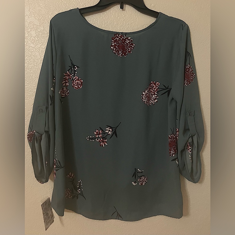 NWT! Pink republic, size M, Junior girls,  sage floral